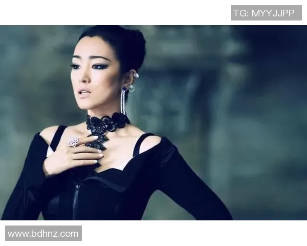 女生挑战足球明星国籍猜谜游戏乐趣无穷，快来一起参与吧