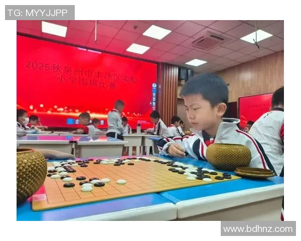 足球巨星与象棋对弈的奇妙瞬间展现独特魅力与智慧的碰撞 足球巨星与象棋对弈的奇妙瞬间展现独特魅力与智慧的碰撞