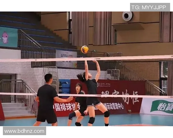 重庆排球队在全国排球状态排行榜中荣获第4名展现强劲实力与团队精神 重庆排球队在全国排球状态排行榜中荣获第4名展现强劲实力与团队精神